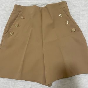 Zara beige short with gold buttons